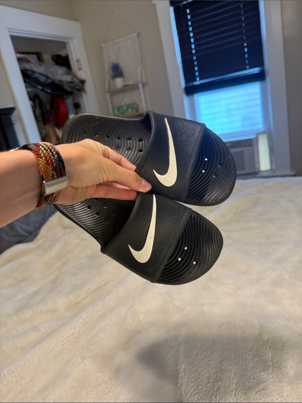 Nike women’s Black Slide Sandals - Picture 5 of 7